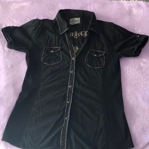 Witness button up adorable short sleeve top!